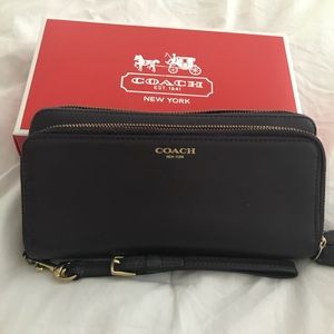 Coach Clutch - 🌟🌟Make me an Offer! 🌟🌟